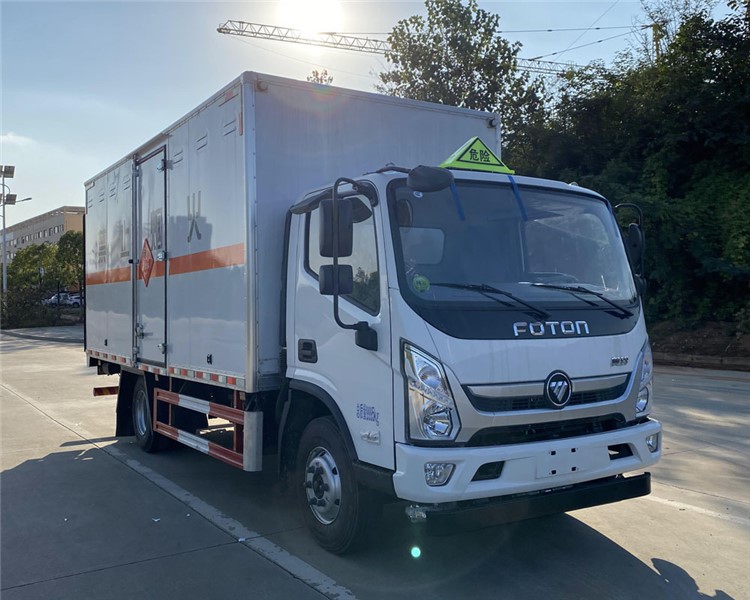 CSC5108XRQB6型易燃?xì)怏w廂式運(yùn)輸車(chē)