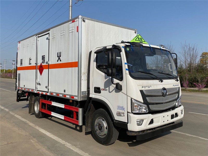 CSC5108XRQBK6型易燃?xì)怏w廂式運(yùn)輸車(chē)